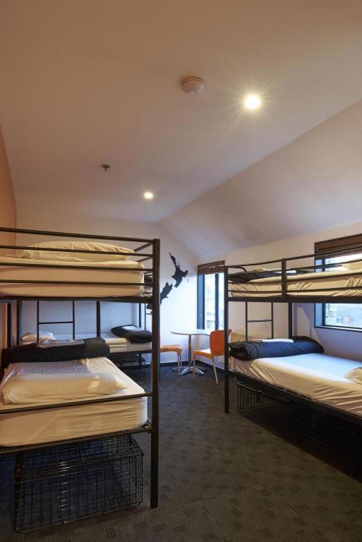 Hostel Base Backpackers