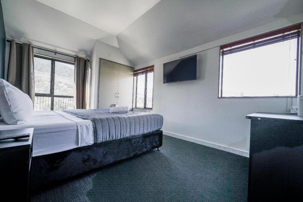 Base Backpackers Hostel