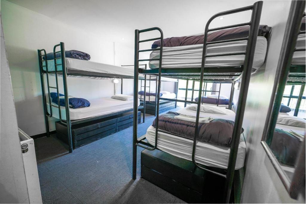 Hostel Base Backpackers