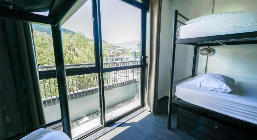 Base Backpackers * Queenstown